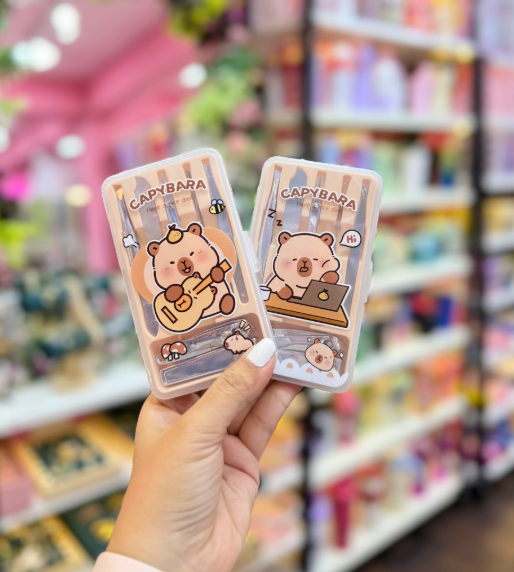 Capybara Manicure Case