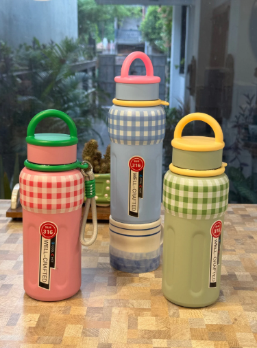 Insulated Pastel Checked Bottels