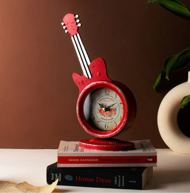 Vintage Charm Guitar-Inspired Table Clock