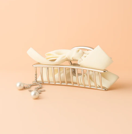 Ribbon Clawclips with Butterfly Tassels white