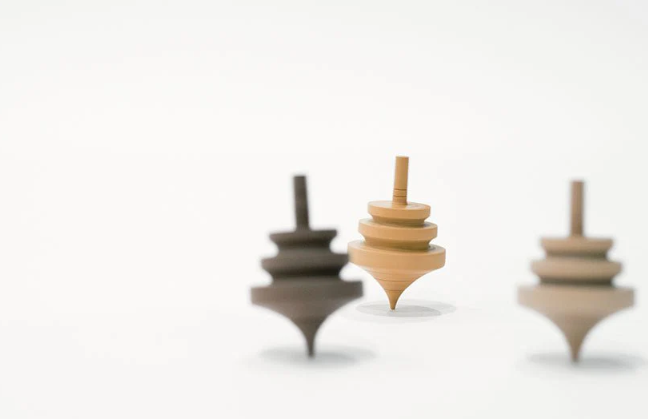 Wooden Spinning Top / TOUCH & FLOW