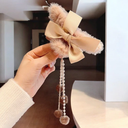 Fur Clawclips with Tassels Brown