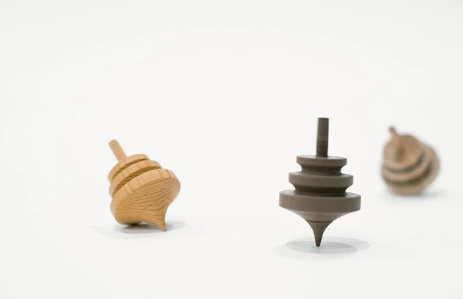Wooden Spinning Top / TOUCH & FLOW