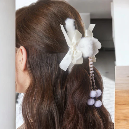 Fur Clawclips with Tassels White