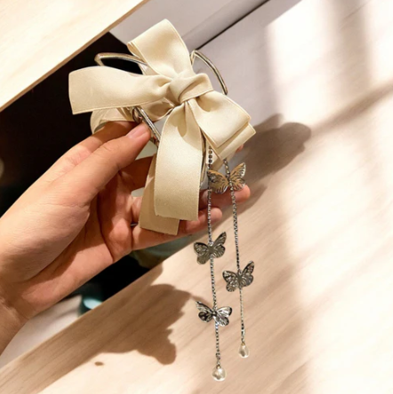 Ribbon Clawclips with Butterfly Tassels white